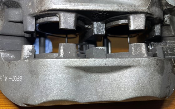 KTM 950 SM LC8 Supermoto Bremssattel vorne links Bremszange - Bild 9 KTM 950 SM LC8 Supermoto Bremssattel vorne links Bremszange - Bild 9