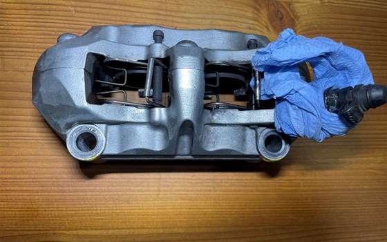 KTM 950 SM LC8 Supermoto Bremssattel vorne rechts Bremszange - Bild 3