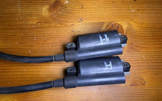 Aprilia RSV 1000 Tuono RP 2003 Zündspulen hinten - Bild 2