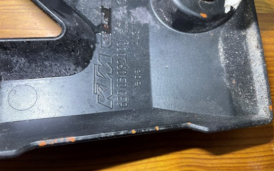 KTM 950 SM LC8 Supermoto Rahmenschutz Verkleidung - Bild 6 KTM 950 SM LC8 Supermoto Rahmenschutz Verkleidung - Bild 6