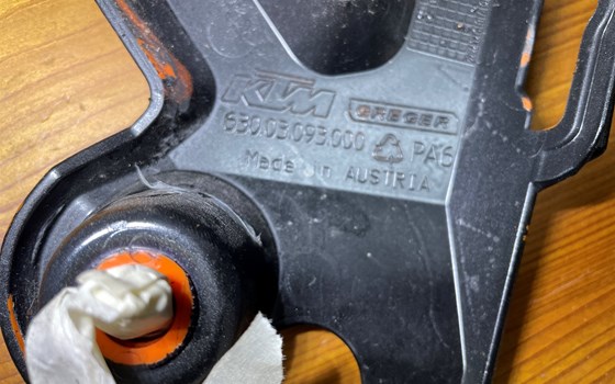 KTM 950 SM LC8 Supermoto Rahmenschutz Verkleidung - Bild 7 KTM 950 SM LC8 Supermoto Rahmenschutz Verkleidung - Bild 7