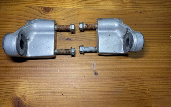 KTM 950 SM LC8 Supermoto Auspuffhalterung Konsole - Bild 2 KTM 950 SM LC8 Supermoto Auspuffhalterung Konsole - Bild 2