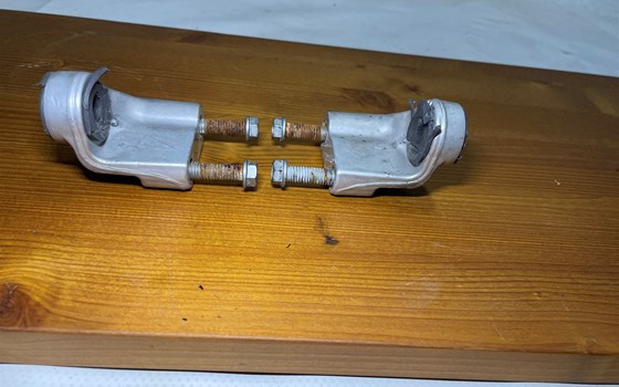 KTM 950 SM LC8 Supermoto Auspuffhalterung Konsole - Bild 3 KTM 950 SM LC8 Supermoto Auspuffhalterung Konsole - Bild 3