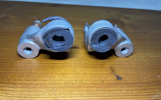 KTM 950 SM LC8 Supermoto Auspuffhalterung Konsole - Bild 4 KTM 950 SM LC8 Supermoto Auspuffhalterung Konsole - Bild 4