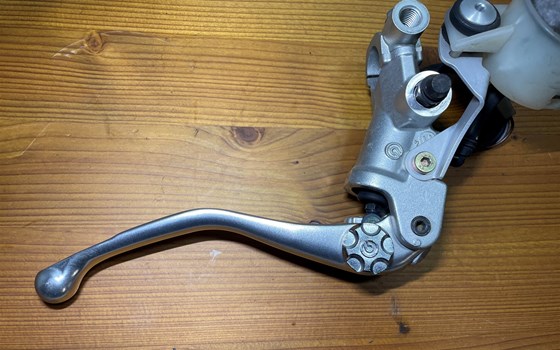 KTM 950 SM LC8 Supermoto Hauptbremszylinder Bremshebel Pumpe - Bild 2 KTM 950 SM LC8 Supermoto Hauptbremszylinder Bremshebel Pumpe - Bild 2