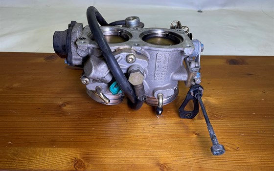 Aprilia RSV 1000 Tuono RP 2003 Einspritzanlage Dresselklappe - Bild 2