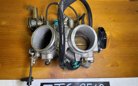 Aprilia RSV 1000 Tuono RP 2003 Einspritzanlage Dresselklappe - Bild 6