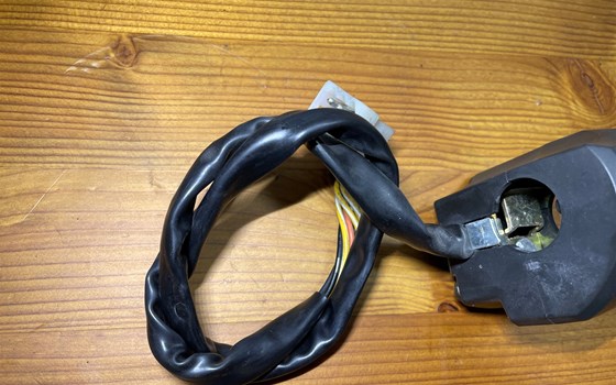 KTM 950 SM LC8 Supermoto Lenkerarmatur rechts Schaltereinheit - Bild 2 KTM 950 SM LC8 Supermoto Lenkerarmatur rechts Schaltereinheit - Bild 2