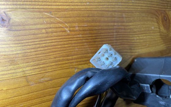 KTM 950 SM LC8 Supermoto Lenkerarmatur rechts Schaltereinheit - Bild 3 KTM 950 SM LC8 Supermoto Lenkerarmatur rechts Schaltereinheit - Bild 3