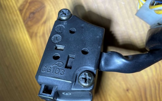 KTM 950 SM LC8 Supermoto Lenkerarmatur rechts Schaltereinheit - Bild 7 KTM 950 SM LC8 Supermoto Lenkerarmatur rechts Schaltereinheit - Bild 7