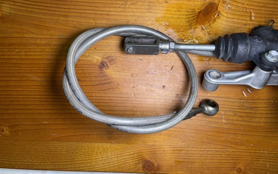 Aprilia RSV 1000 Tuono RP 2003 Bremspumpe hinten Bremsleitung - Bild 2