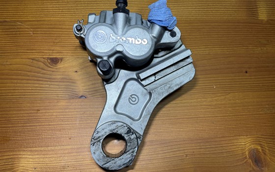 KTM 950 SM LC8 Supermoto Bremssattel hinten Bremszange - Bild 2 KTM 950 SM LC8 Supermoto Bremssattel hinten Bremszange - Bild 2