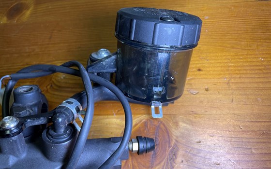 Aprilia RSV 1000 Tuono RP 2003 Hauptbremszylinder Bremspumpe - Bild 2