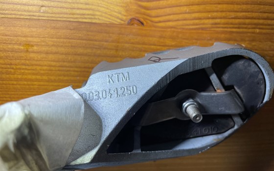 KTM 950 SM LC8 Supermoto Fußraster vorne rechts - Bild 5