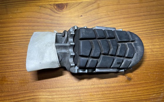 KTM 950 SM LC8 Supermoto Fußraster vorne links - Bild 2