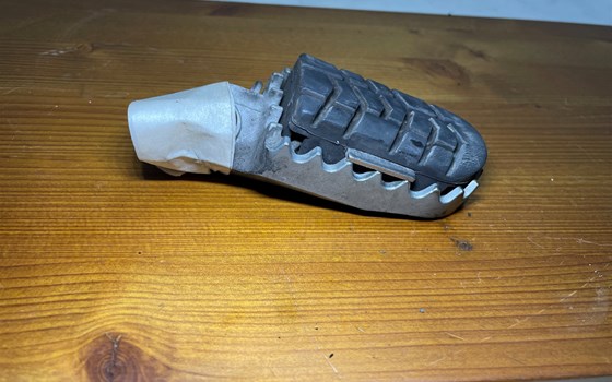 KTM 950 SM LC8 Supermoto Fußraster vorne links - Bild 3