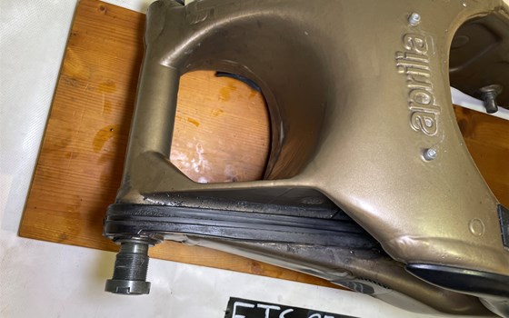 Aprilia RSV 1000 Tuono RP 2003 Schwinge Schwingarm - Bild 7