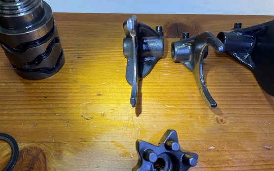 Aprilia RSV 1000 Tuono RP 2003 Getriebe Schaltung Schaltwelle - Bild 10