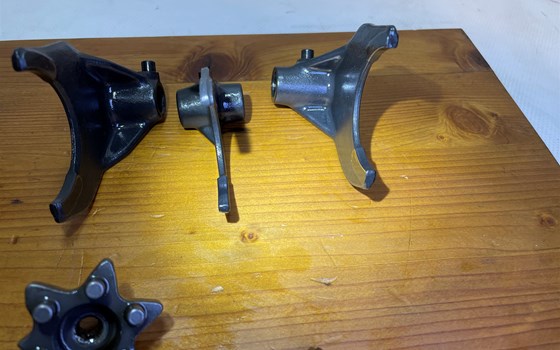 Aprilia RSV 1000 Tuono RP 2003 Getriebe Schaltung Schaltwelle - Bild 11