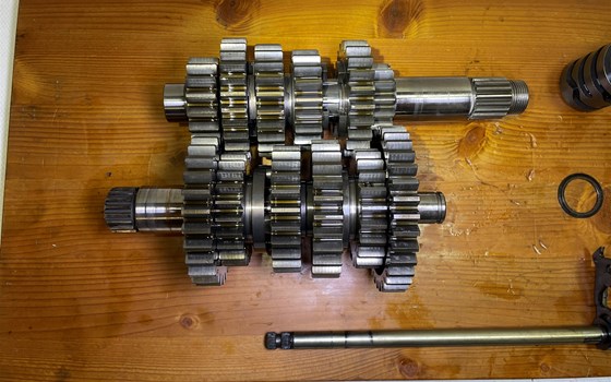 Aprilia RSV 1000 Tuono RP 2003 Getriebe Schaltung Schaltwelle - Bild 2