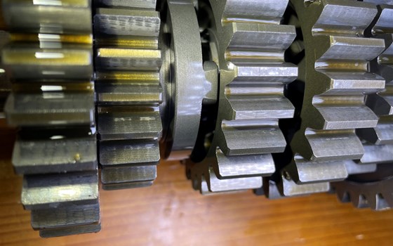 Aprilia RSV 1000 Tuono RP 2003 Getriebe Schaltung Schaltwelle - Bild 3