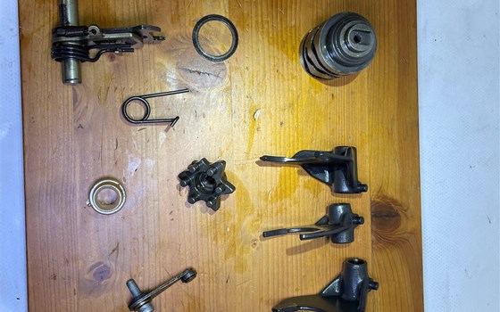 Aprilia RSV 1000 Tuono RP 2003 Getriebe Schaltung Schaltwelle - Bild 9