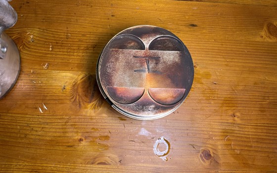 Aprilia RSV 1000 Tuono RP 2003 Zylinder Kolben hinten - Bild 2