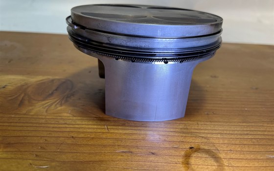 Aprilia RSV 1000 Tuono RP 2003 Zylinder Kolben hinten - Bild 3