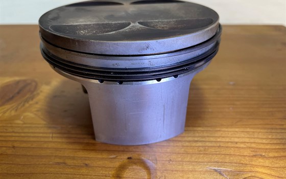 Aprilia RSV 1000 Tuono RP 2003 Zylinder Kolben hinten - Bild 4