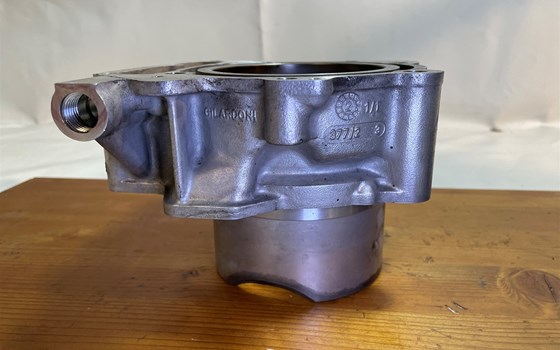 Aprilia RSV 1000 Tuono RP 2003 Zylinder Kolben hinten - Bild 5