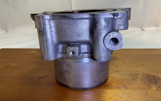 Aprilia RSV 1000 Tuono RP 2003 Zylinder Kolben hinten - Bild 6