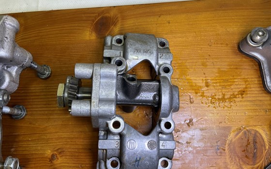 Aprilia RSV 1000 Tuono RP 2003 Zylinderkopf Ventildeckel hinten - Bild 3