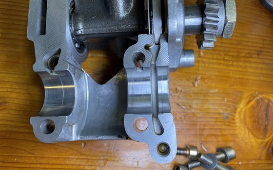 Aprilia RSV 1000 Tuono RP 2003 Zylinderkopf Ventildeckel hinten - Bild 4