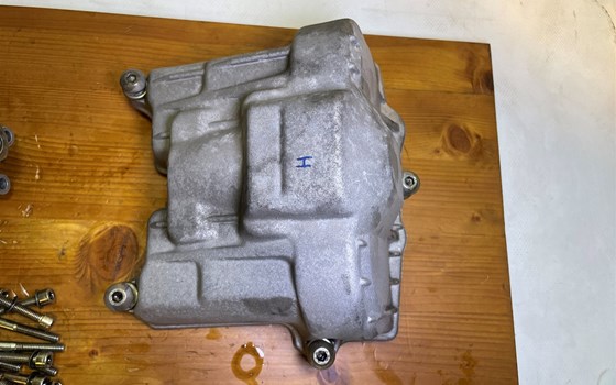 Aprilia RSV 1000 Tuono RP 2003 Zylinderkopf Ventildeckel hinten - Bild 8