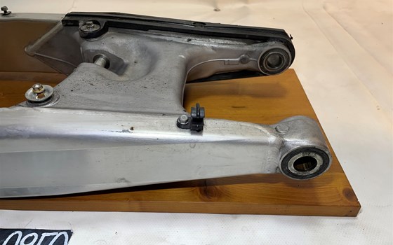 KTM 950 SM LC8 Supermoto Schwinge Schwingarm - Bild 10 KTM 950 SM LC8 Supermoto Schwinge Schwingarm - Bild 10
