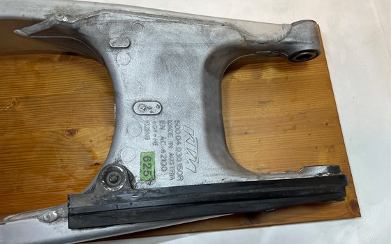 KTM 950 SM LC8 Supermoto Schwinge Schwingarm - Bild 14 KTM 950 SM LC8 Supermoto Schwinge Schwingarm - Bild 14