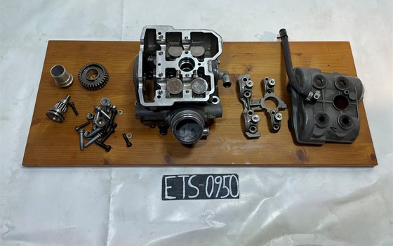 KTM 950 SM LC8 Supermoto Zylinderkopf vorne Ventile - Bild 1 KTM 950 SM LC8 Supermoto Zylinderkopf vorne Ventile - Bild 1