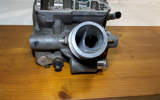 KTM 950 SM LC8 Supermoto Zylinderkopf vorne Ventile - Bild 10 KTM 950 SM LC8 Supermoto Zylinderkopf vorne Ventile - Bild 10