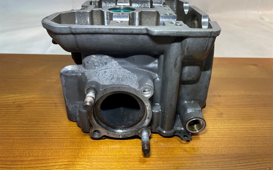 KTM 950 SM LC8 Supermoto Zylinderkopf vorne Ventile - Bild 12 KTM 950 SM LC8 Supermoto Zylinderkopf vorne Ventile - Bild 12