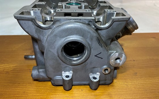 KTM 950 SM LC8 Supermoto Zylinderkopf vorne Ventile - Bild 13 KTM 950 SM LC8 Supermoto Zylinderkopf vorne Ventile - Bild 13