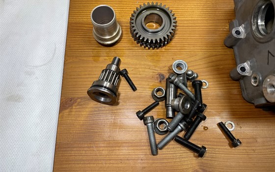 KTM 950 SM LC8 Supermoto Zylinderkopf vorne Ventile - Bild 2 KTM 950 SM LC8 Supermoto Zylinderkopf vorne Ventile - Bild 2