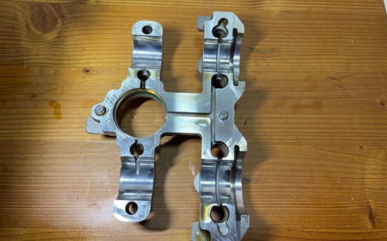 KTM 950 SM LC8 Supermoto Zylinderkopf vorne Ventile - Bild 4 KTM 950 SM LC8 Supermoto Zylinderkopf vorne Ventile - Bild 4