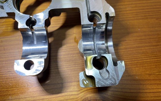 KTM 950 SM LC8 Supermoto Zylinderkopf vorne Ventile - Bild 5 KTM 950 SM LC8 Supermoto Zylinderkopf vorne Ventile - Bild 5