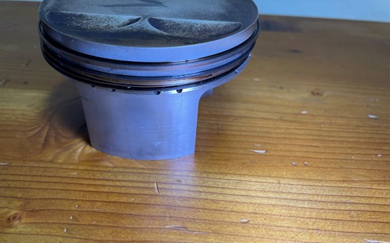 Aprilia RSV 1000 Tuono RP 2003 Zylinder Kolben vorne - Bild 2