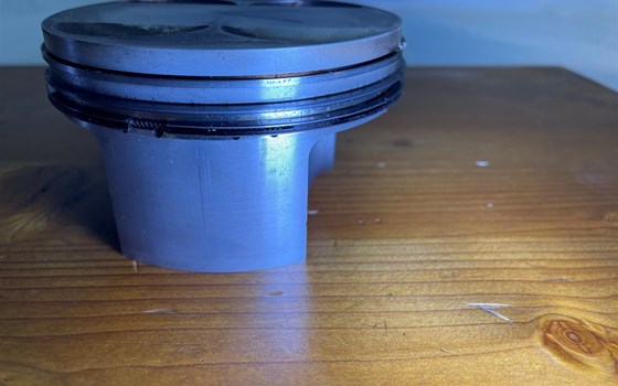 Aprilia RSV 1000 Tuono RP 2003 Zylinder Kolben vorne - Bild 3