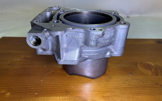 Aprilia RSV 1000 Tuono RP 2003 Zylinder Kolben vorne - Bild 4