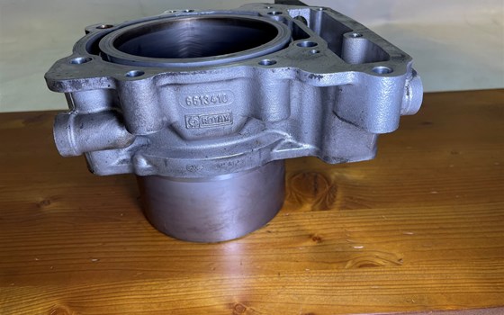 Aprilia RSV 1000 Tuono RP 2003 Zylinder Kolben vorne - Bild 6