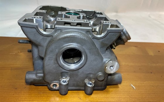 KTM 950 SM LC8 Supermoto Zylinderkopf hinten Ventile - Bild 12