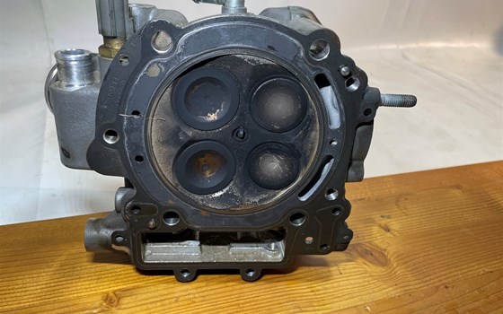 KTM 950 SM LC8 Supermoto Zylinderkopf hinten Ventile - Bild 15