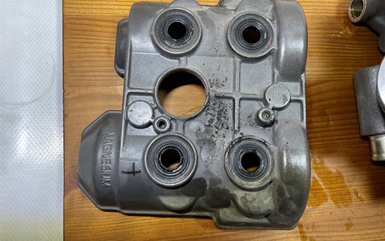 KTM 950 SM LC8 Supermoto Zylinderkopf hinten Ventile - Bild 2